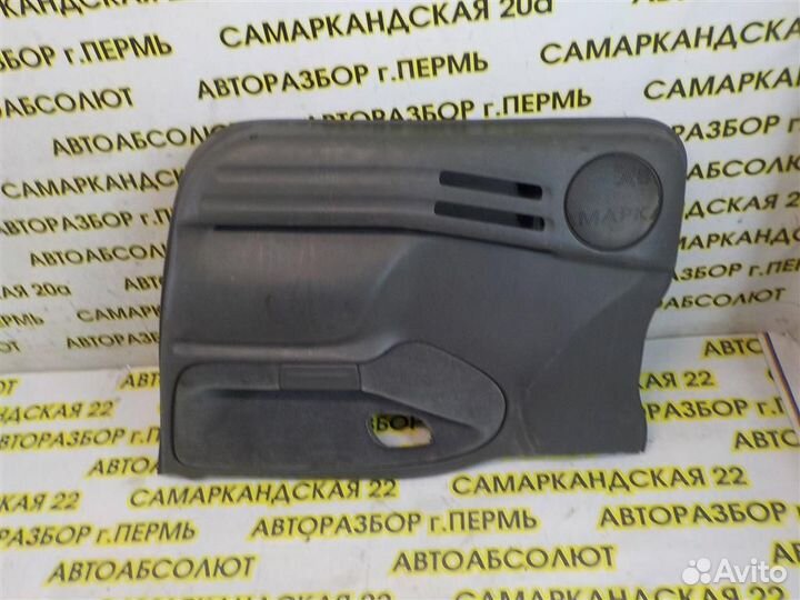 Обшивка двери передней правой Suzuki Grand Vitara