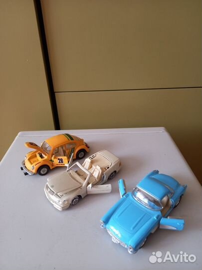 Модель машинки Kinsmart Chevrolet Corvette 1957