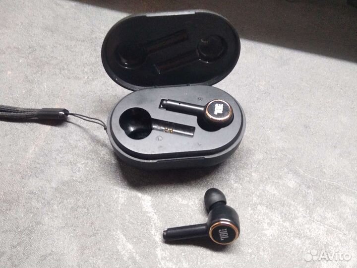 Беспроводные наушники jbl