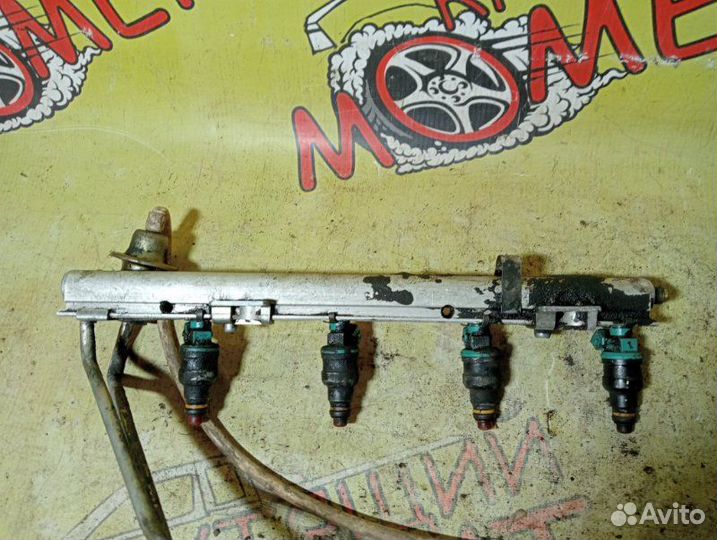 Топливная рампа с форсунками Ваз LADA 2110 седан