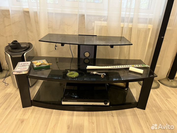 Стеклянная тумба под тв