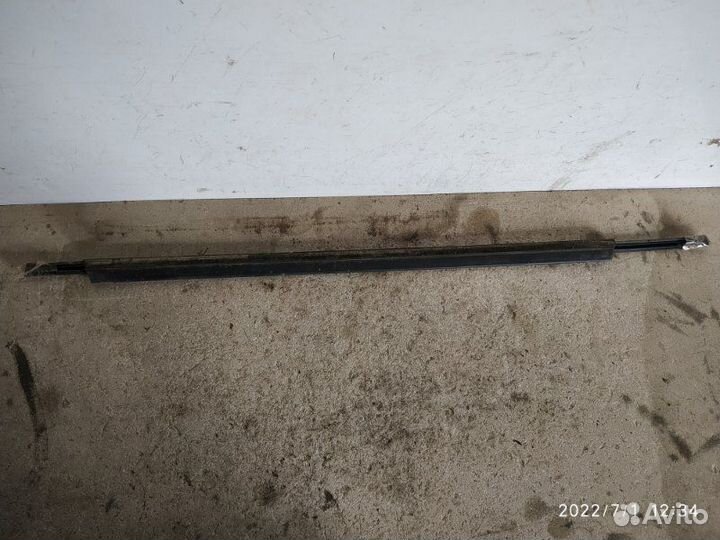 Молдинг стекла задний правый Лада Гранта седан