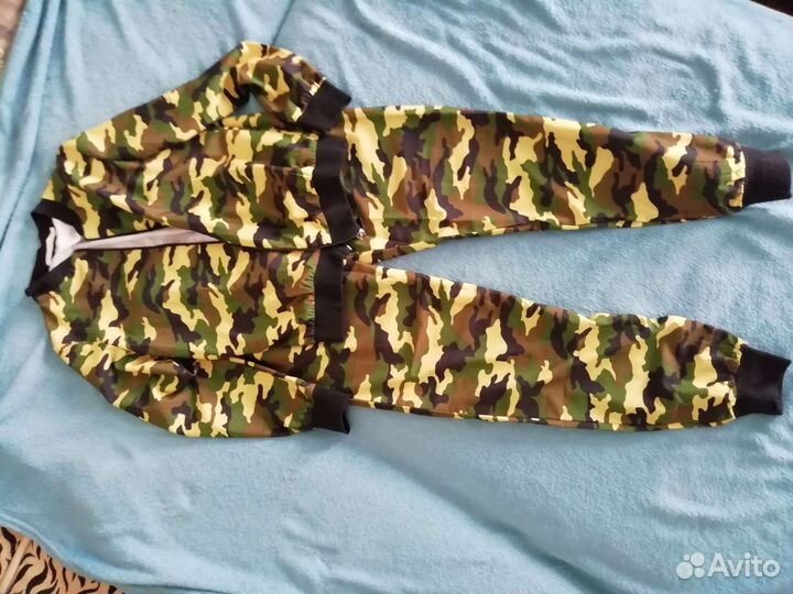 Костюм спортивный