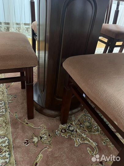 Стол и стулья