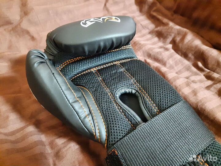 Боксерские (снарядные) перчатки Rival rb1