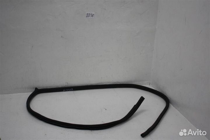 Уплотнитель кузова задней левой двери Nissan Alme