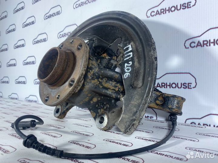 Кулак поворотный передний правый Renault Fluence