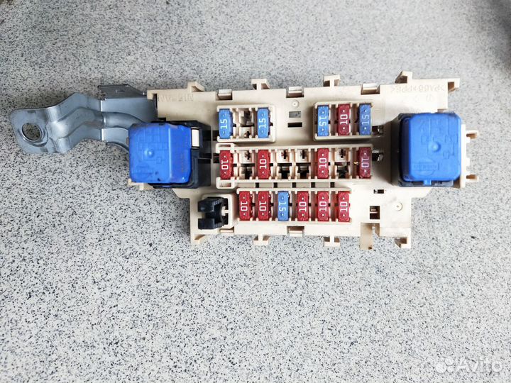 Блок предохранителей Nissan Note E11 Qashqai J10
