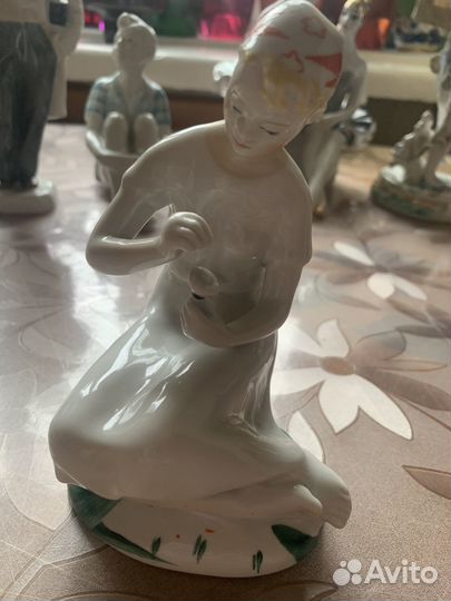 Статуэтка « Девушка с ромашкой», лфз