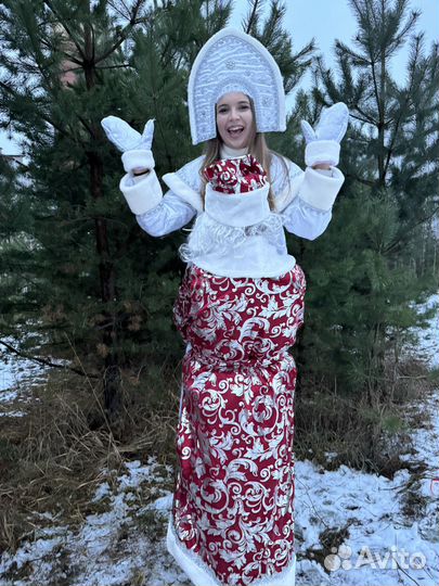 Дедушка мороз и снегурочка танцующие