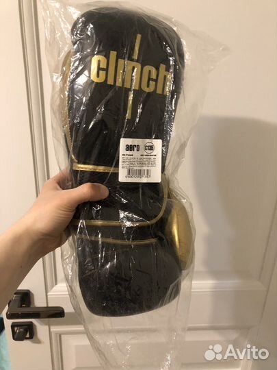 Боксерские перчатки everlast clinch adidas