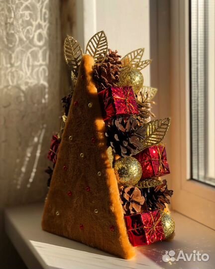 Новогодние елочки и шары из шишек