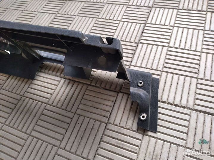 Полкодержатель левый 2108