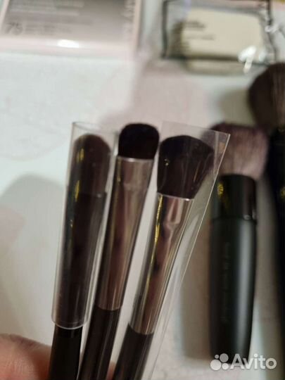 Кисти, спонжи, матирующие салфетки Mary Kay