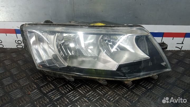 Фара правая Skoda Octavia