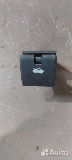 Ручка открывания капота на Cadillac CTS