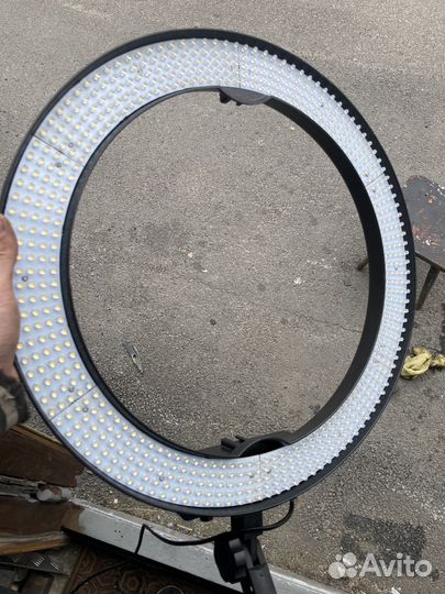 Кольцевая светодиодная лампа