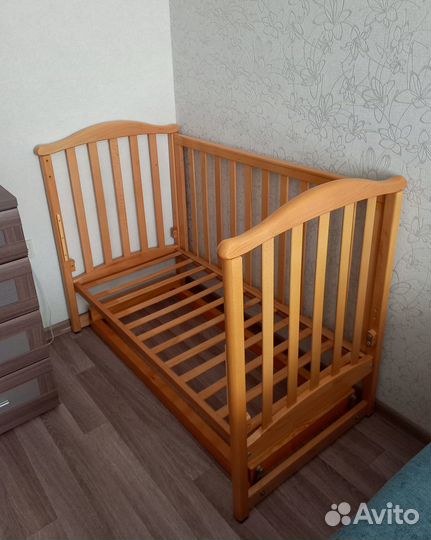 Детская кровать с маятником