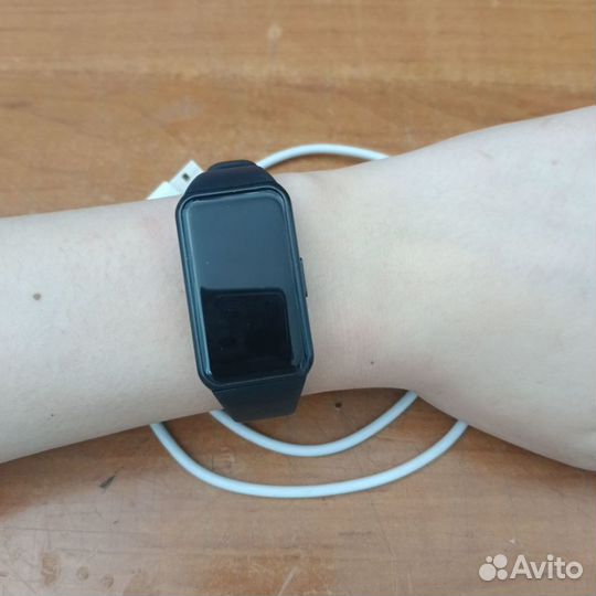 Умные часы honor band 6