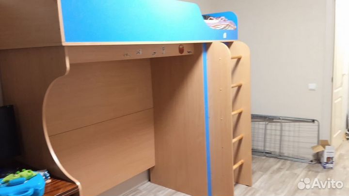 Детская кровать-чердак со шкафом
