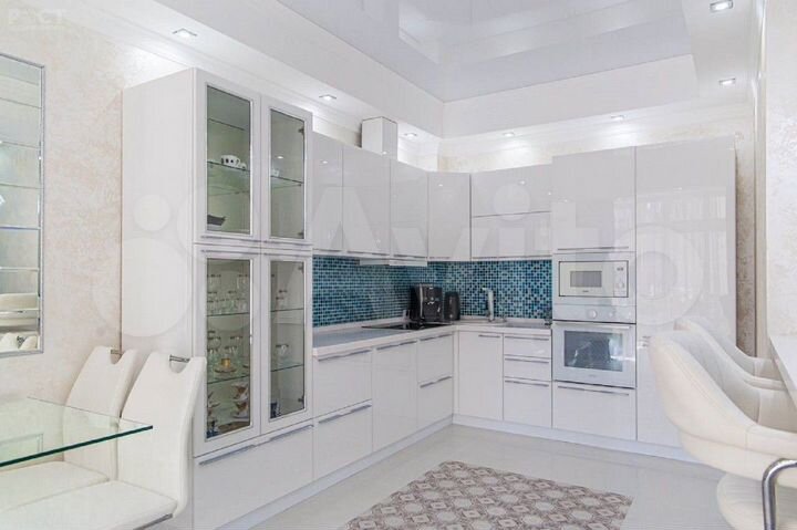 2-к. квартира, 81 м², 2/5 эт.