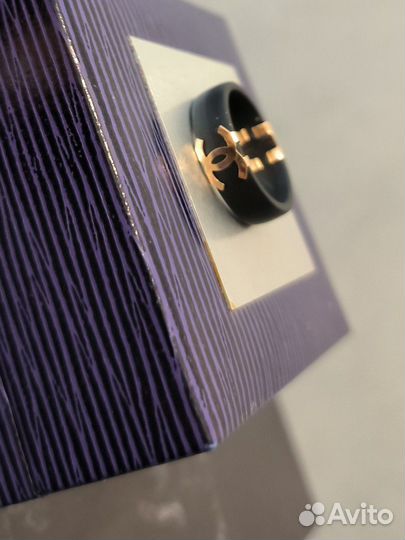 Кольцо каучук с золотыми вставками 585 р. 17,5-18