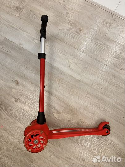 Самокат трехколесный