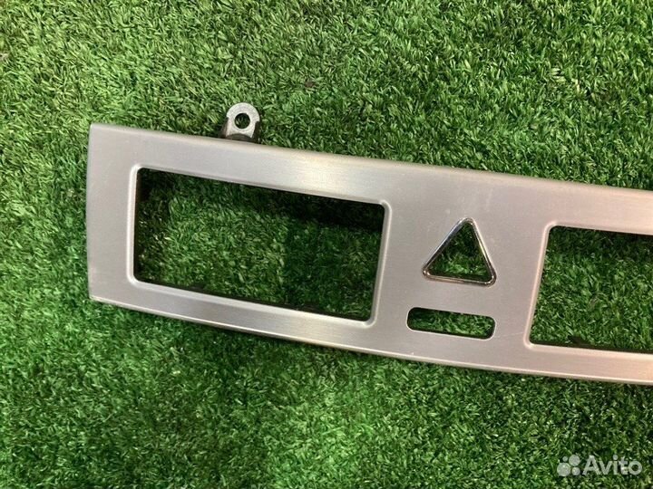 Вставка центральной консоли Mercedes-Benz C-Class