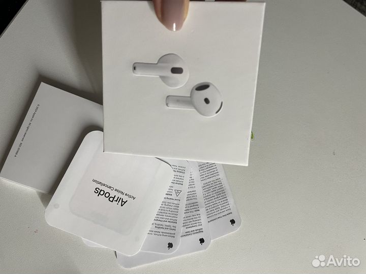 Airpods 4 с шумоподавлением