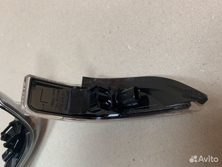 Повторитель поворота в зеркало Toyota Camry