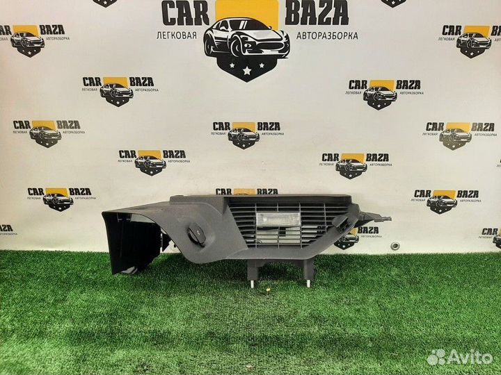 Держатель задней полки правый R Volkswagen Golf