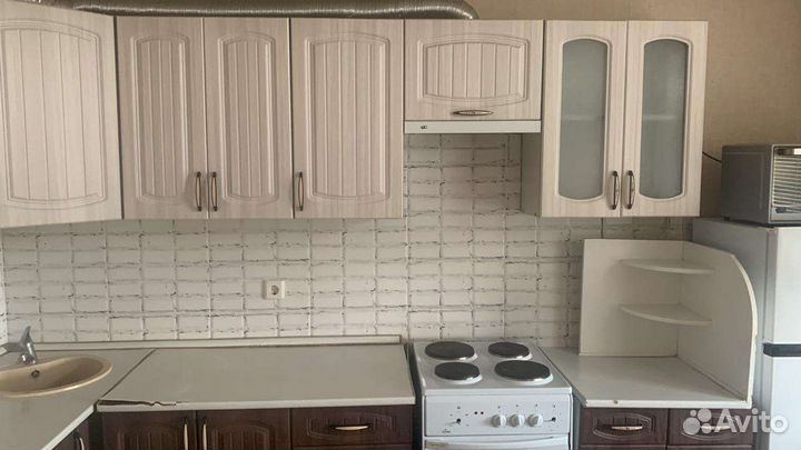 Гарнитур кухня бу с вытяшкой