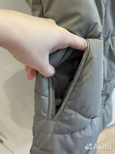 Жилетка женская утепленная с капюшоном