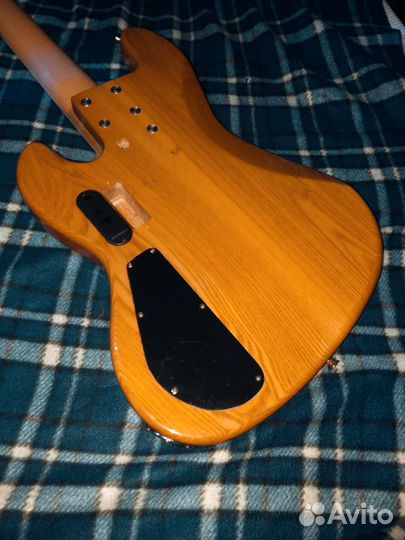 Бас гитара 5 струн