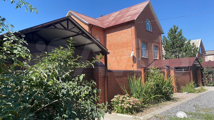 Дом 266 м² на участке 5,5 сот.