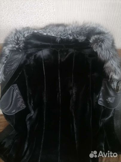 Дубленка с капюшоном с чернобуркой