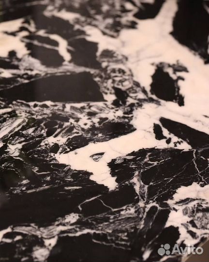 Стильный кухонный стол