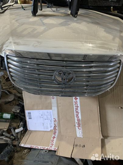 Решетка радиатора Toyota Majesta 186