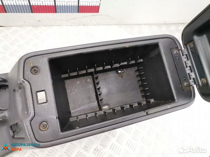 Подлокотник Jeep Cherokee XJ 1999