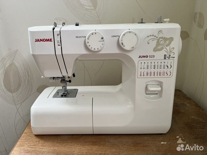 Швейная машина Janome Juno 523