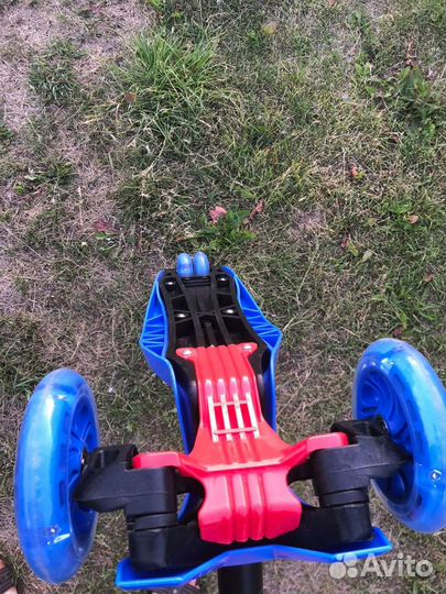 Самокат детский трехколесный новый