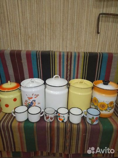 Эмалированные бидоны и кружки времён СССР