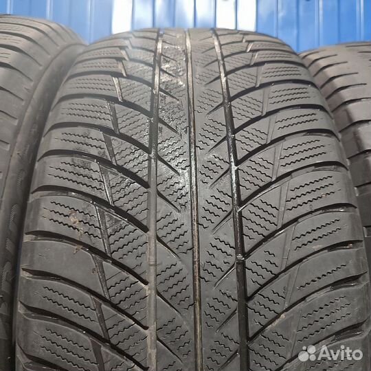 Bridgestone Blizzak LM-001 245/50 R19