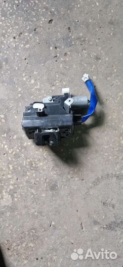 Замок крышки багажника Rav4