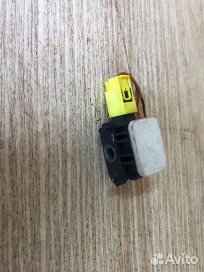 Датчик удара Mercedes-Benz S-Class W221