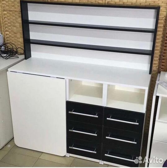 Маникюрный стол