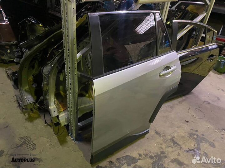 Левая дверь для Toyota RAV4 50