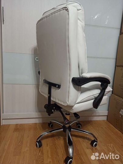 Офисное кресло руководителя новое