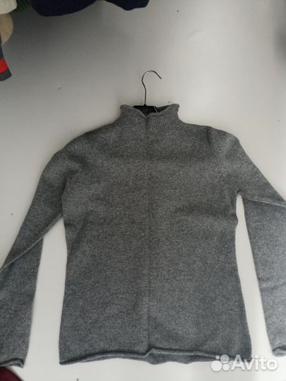 Свитер шерстяной женский