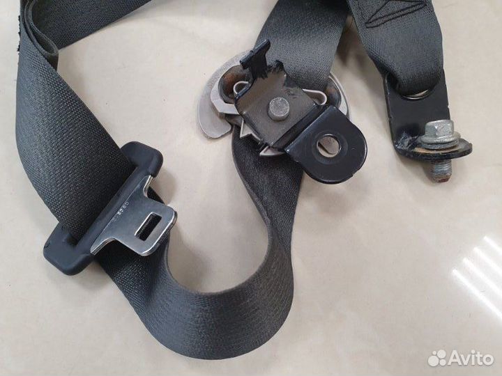 Ремень безопасности задний левый Kia Carens FG